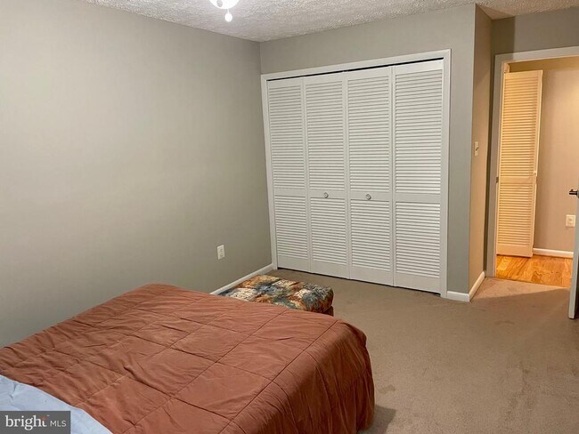 Building Photo - 7 Friendswood Ct