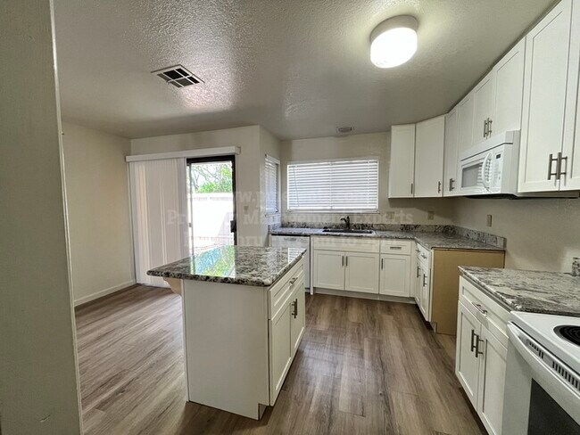 Building Photo - 5876 Alexandria Pl