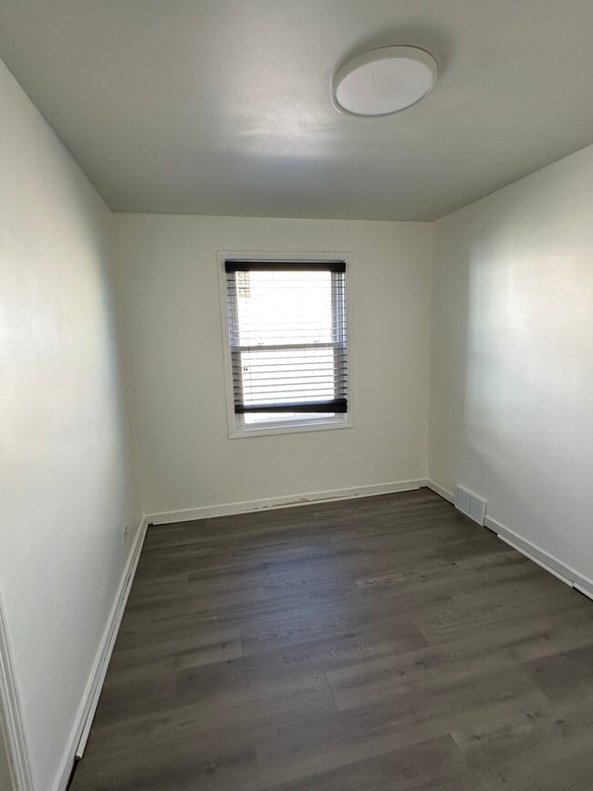 Building Photo - 8246 Keating Ave