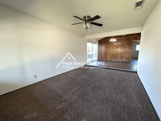 Building Photo - Orangevale 2bd/1ba Duplex with Garage