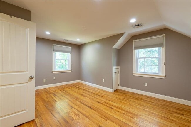 Building Photo - 48 Pleasant St