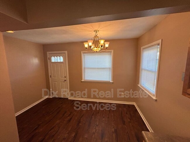 Building Photo - 600 Valleyview Dr