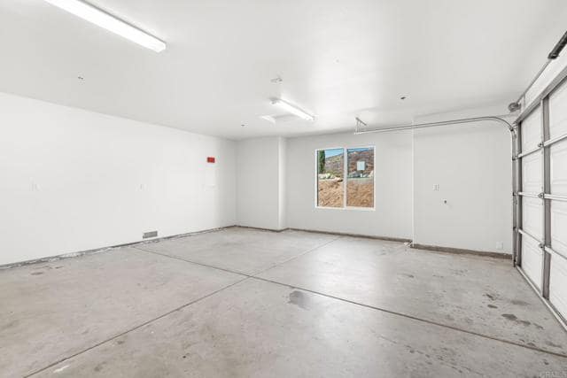 Building Photo - 9086 Los Coches Rd