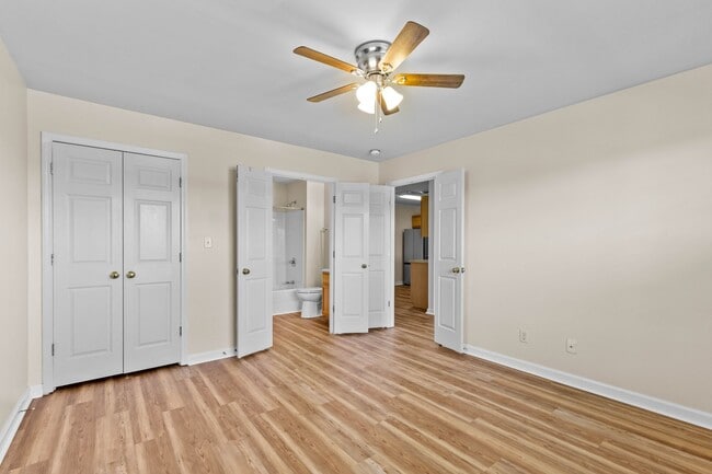 Building Photo - 2 Bedroom, 2 Bath Townhouse for Rent in Kn...