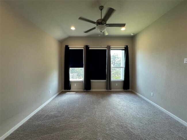Building Photo - 441 Saturnia Dr