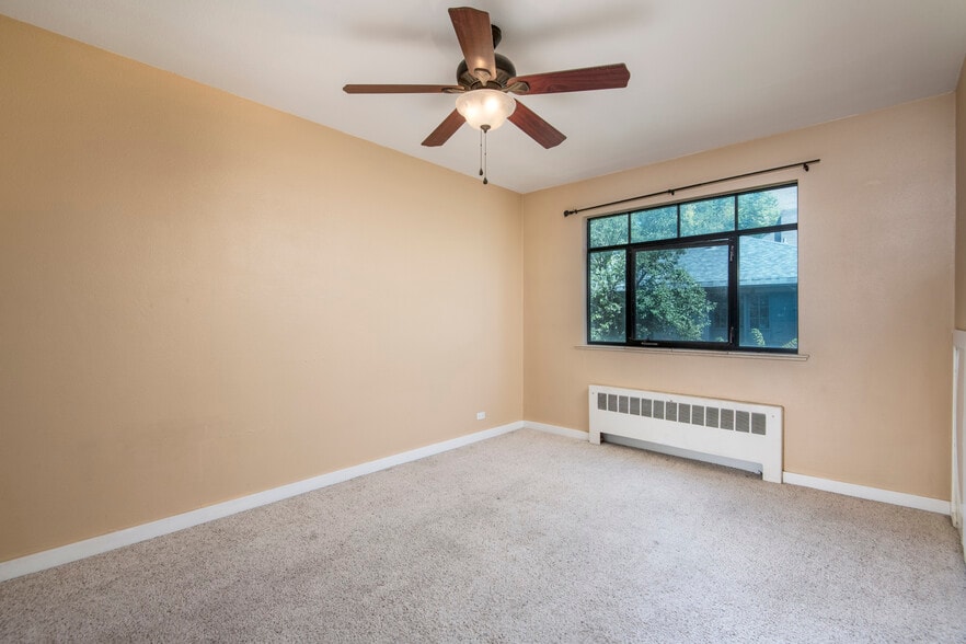 Master Bedroom - 636 N Washington St