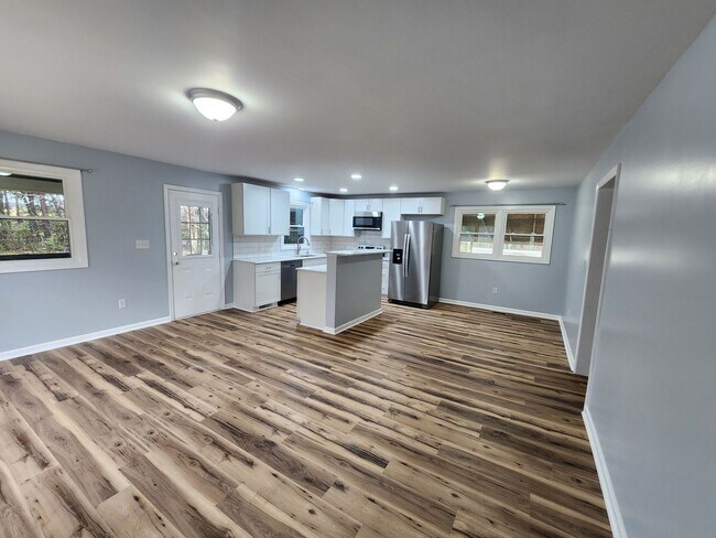 Building Photo - 3 bed 1 Bath Home Mount Airy