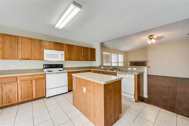 Building Photo - 1629 Thornhill Ln