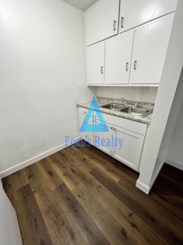 Building Photo - 560 E Main St