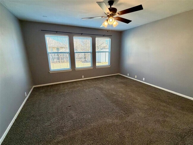 Building Photo - 500 Kingfisher Ln