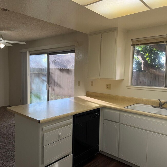 Building Photo - 7735 Las Lilas Ct