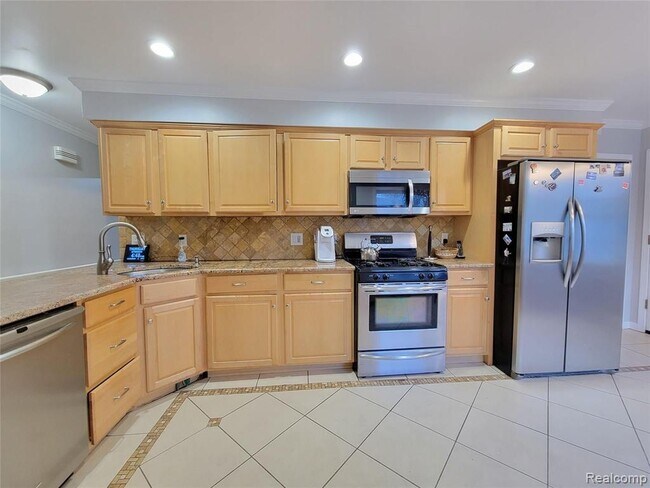 Building Photo - 18311 Norwich Rd