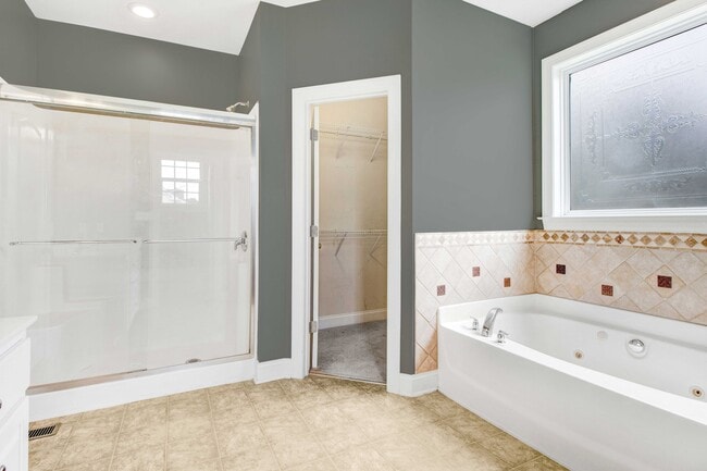 Building Photo - 200 Poplar Knoll Rd