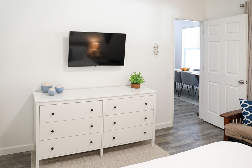 Building Photo - 1333 S Madison Ave