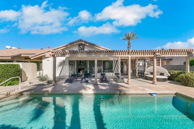 Building Photo - 45455 Crow Cir