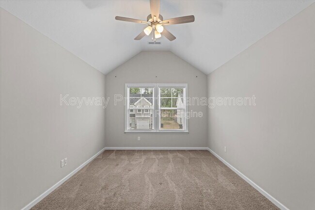 Building Photo - 1043 Linsmore Ave