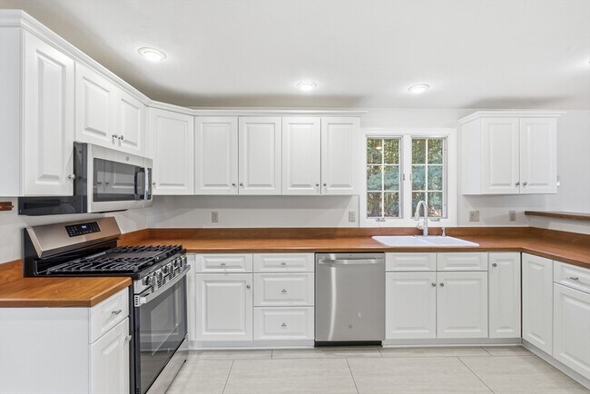 Building Photo - 59 Crystal Ct