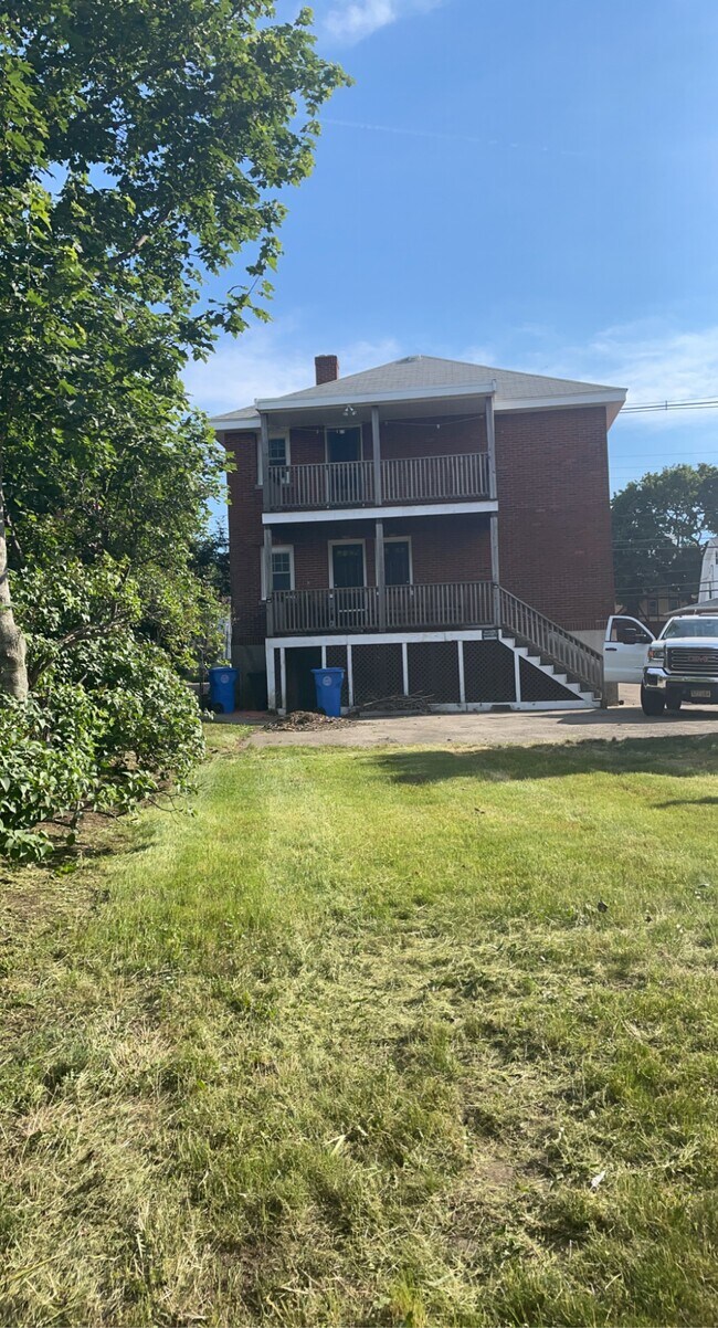 Building Photo - 202 High St