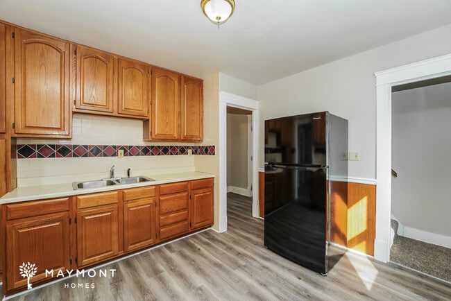 Building Photo - 3-Bedroom Lorain Home