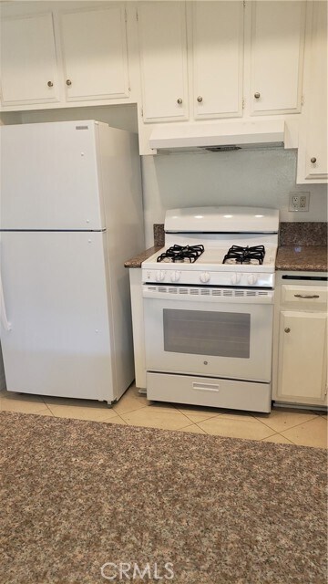 Building Photo - 16562 Goldenwest St