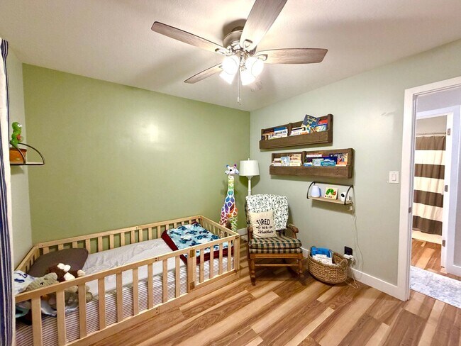 Building Photo - 320 Cottonwood Ct