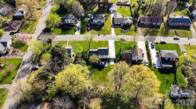 Building Photo - "Discover Comfort and Space in Charlotte: 4-Bed, 3-Bath Gem on Red Carriage Lane!"