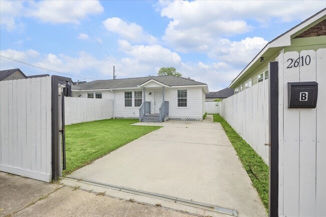 Building Photo - 2610 Cochran St