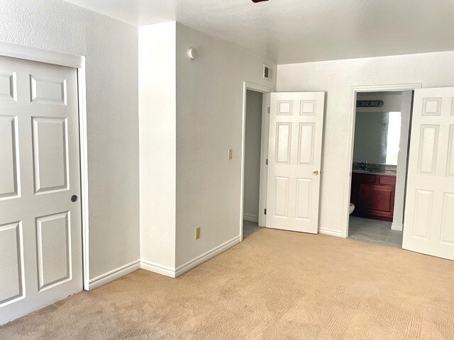 Building Photo - 5317 Indian River Dr