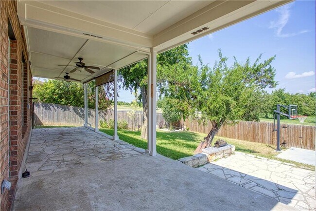 Building Photo - 1107 Middle Brook Dr
