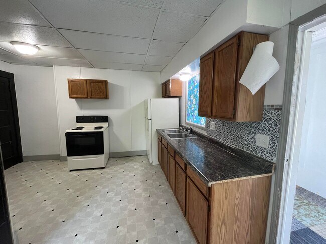 Building Photo - 246 E Dewald St