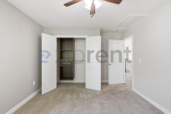 Building Photo - Unit
