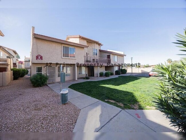 Building Photo - 4828 W Orangewood Ave