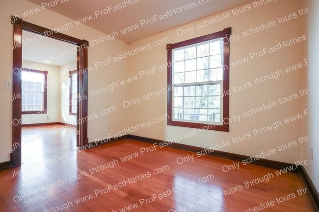 Building Photo - 3232 N Michigan Ave