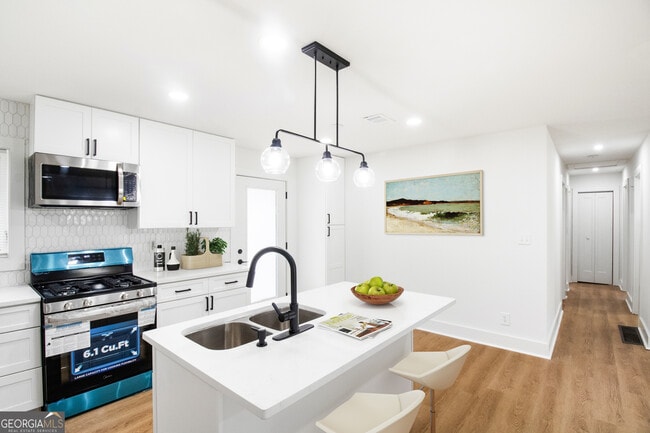 Building Photo - 2148 Green Forrest Dr