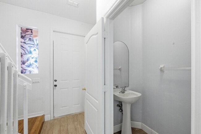 Building Photo - 1810 Seminole Palms Dr