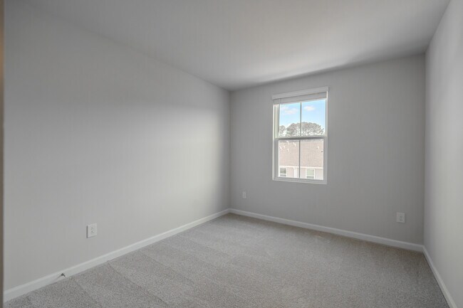 Building Photo - 113 Filly Ln