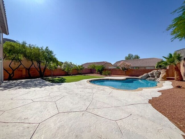 Building Photo - Stunning 5-Bedroom Home in Gated Community...