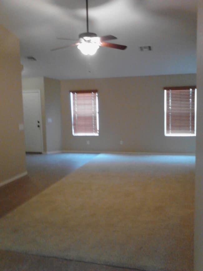 Building Photo - AVAILABLE NOW!!!