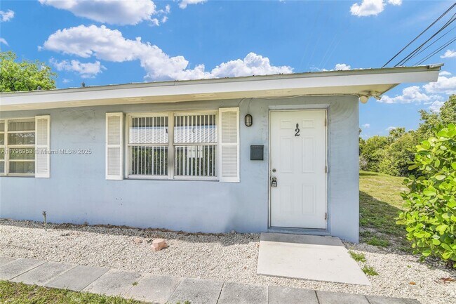 Building Photo - 588 Holly Dr
