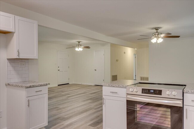 Building Photo - Newly Updated 4 Bed/2 Bath Columbia County...