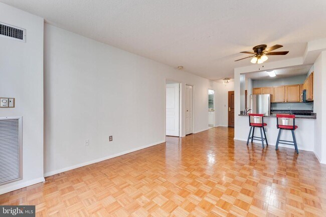 Building Photo - 7111 Woodmont Ave