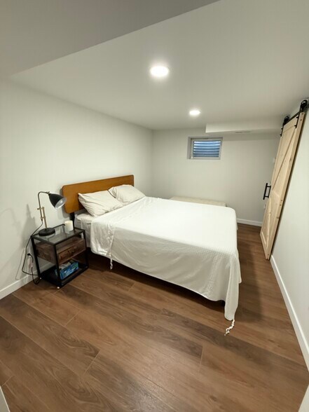 Building Photo - 6675 Fenton St