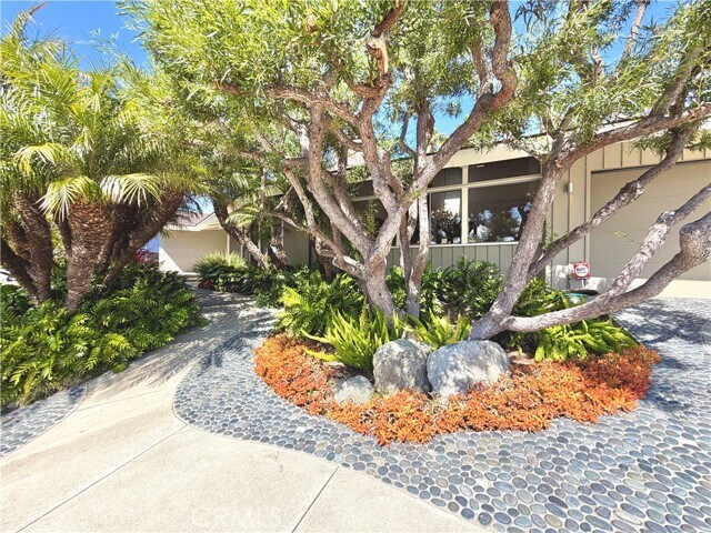 Building Photo - 2490 Monaco Dr