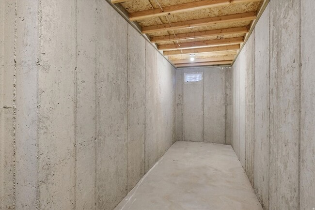 Building Photo - Like-New Rambler in The Village at Fox Meadows | Mountain Views, Pool Community & All Appliances ...