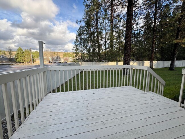 Building Photo - Delightful 2 Bed, 2 Bath Duplex near River...