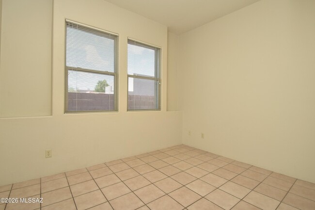 Building Photo - 2934 N Cardell Cir