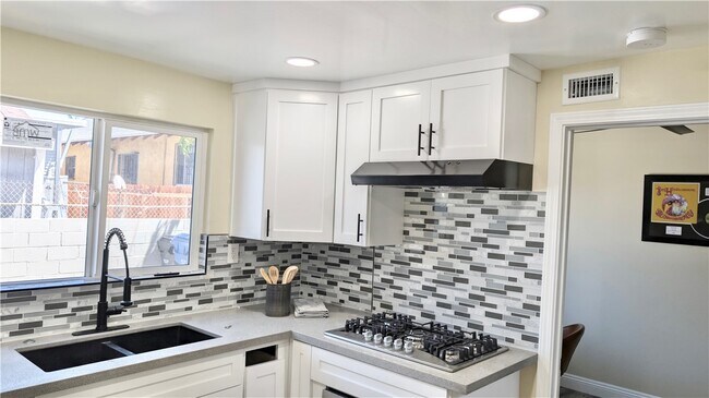 Building Photo - 3814 Normandie Ave