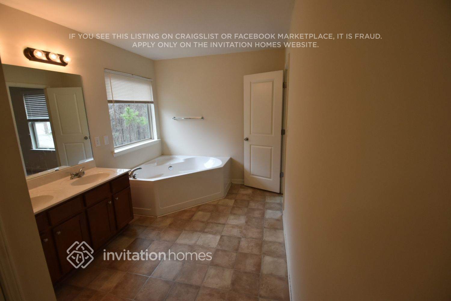 Building Photo - 2070 Stonebrook Dr