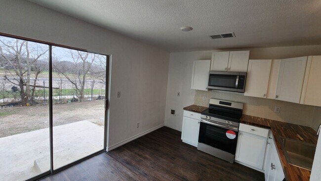 Building Photo - Charming 3bd, 2 ba Home for Rent in Arroya Vista Subdivision