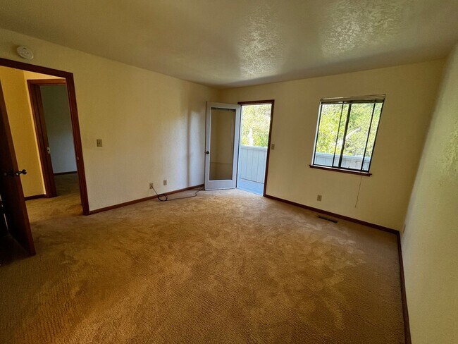 Building Photo - Charming Santa Cruz Townhouse: 3 Beds, 2.5...
